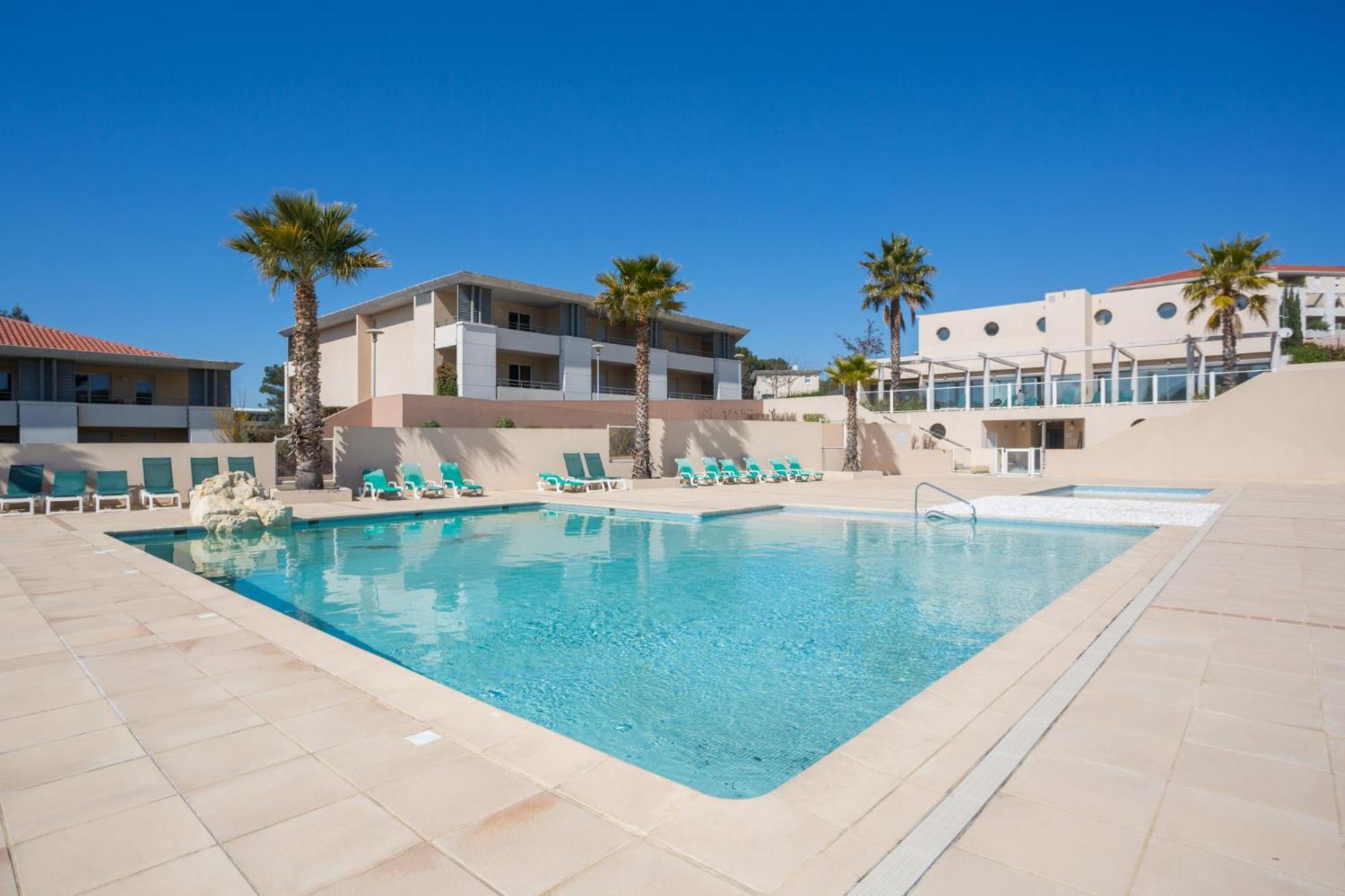 Location D'Un Superbe Appartement Avec Piscine Roquebrune-sur Argens Luaran gambar