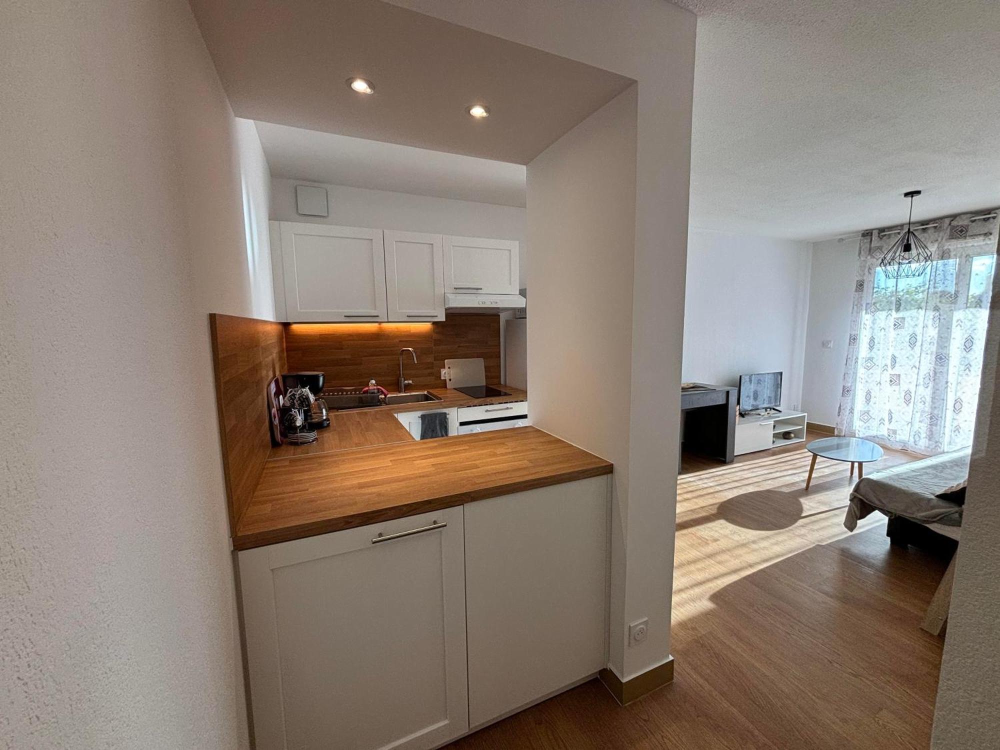 Location D'Un Superbe Appartement Avec Piscine Roquebrune-sur Argens Luaran gambar